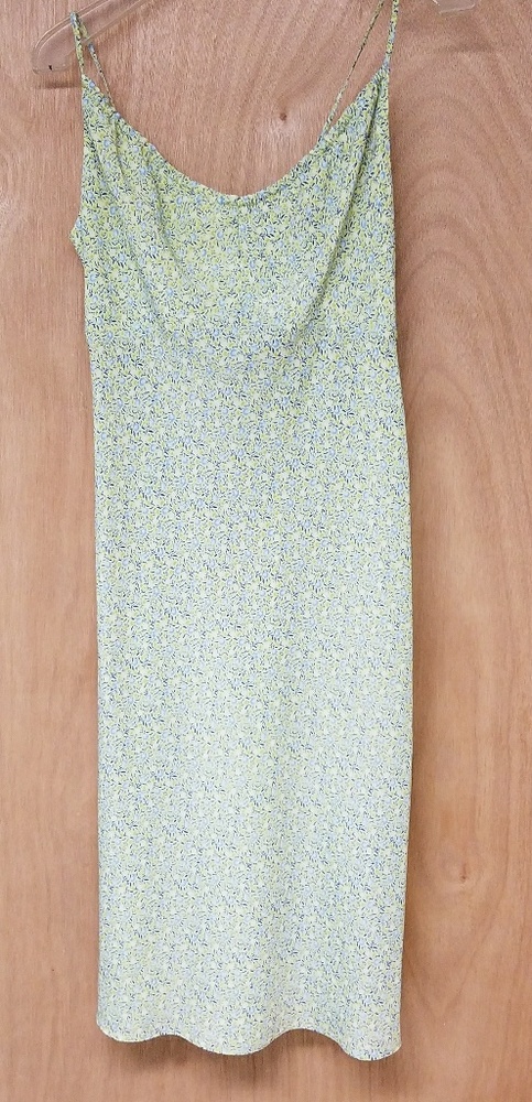 Express slip style floral dress w/ key hole detail